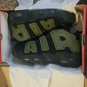 Air More Uptempo '96 10.5 Male Black/Rough Green